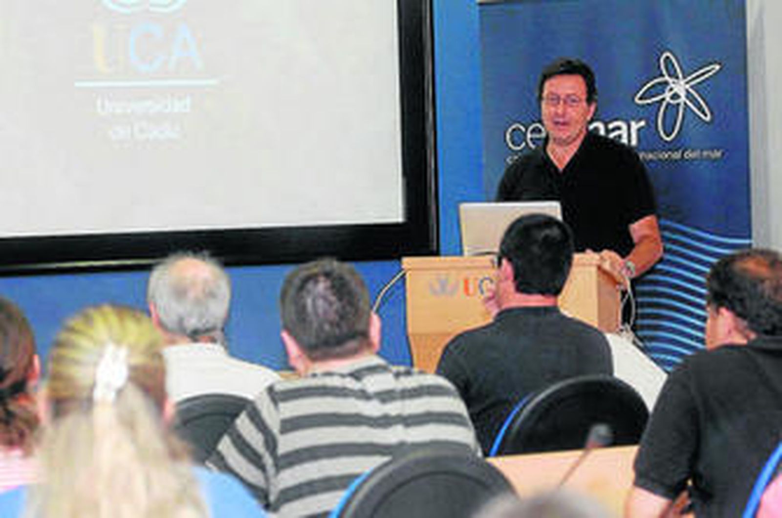 El investigador Carlos Duarte, ayer en el campus de Puerto Real de la Universidad de Cádiz.