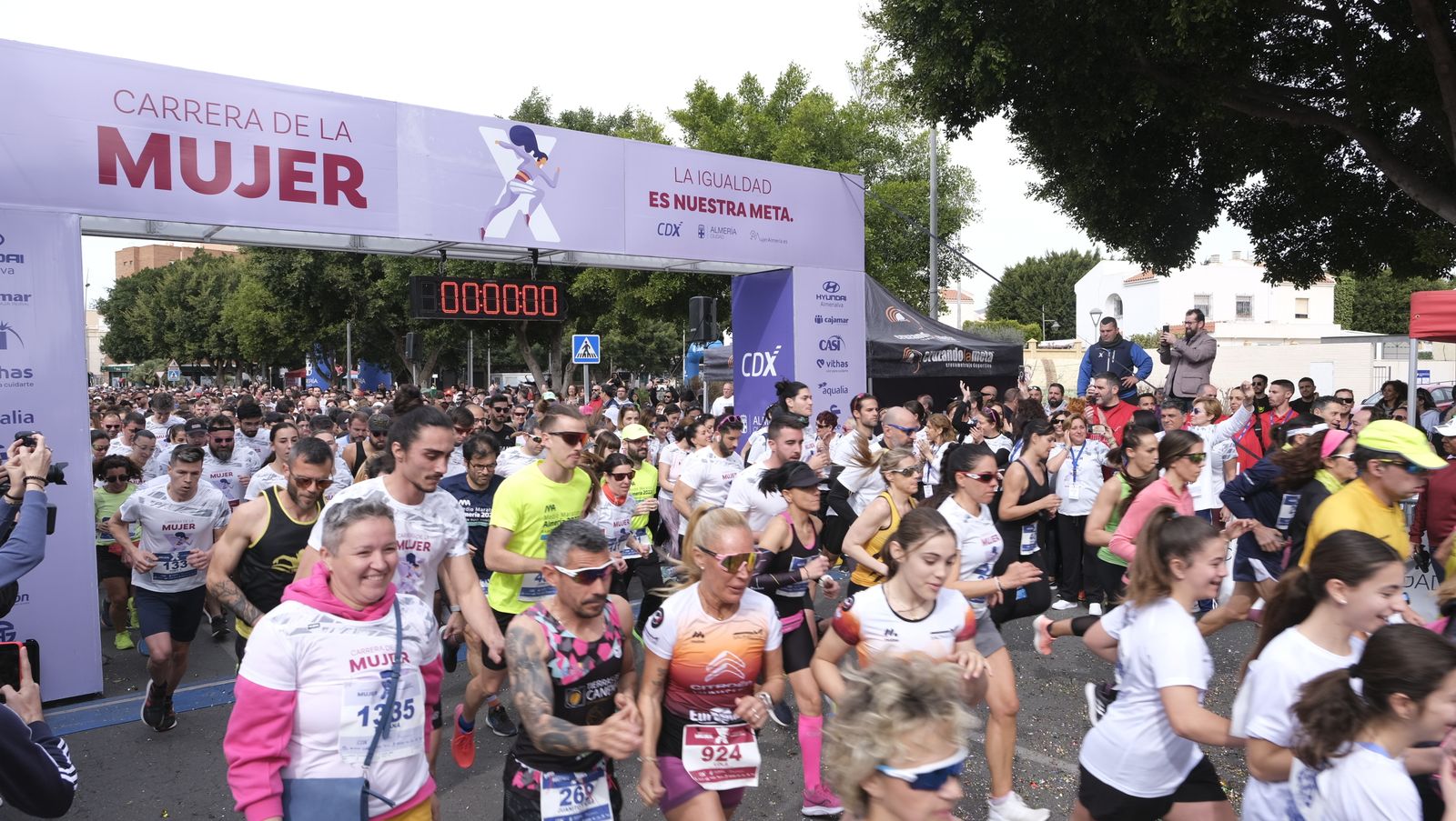 Imágenes de la Carrera de la Mujer 2023 en Almería