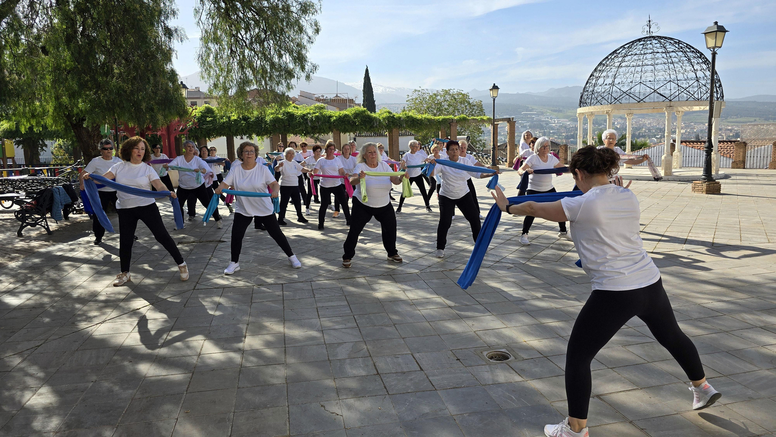 Clase de Gimnasia terapéutica en la semana de la salud celebrada en Huétor Vega Clase de Gimnasia terapéutica en la semana de la salud celebrada en Huétor Vega