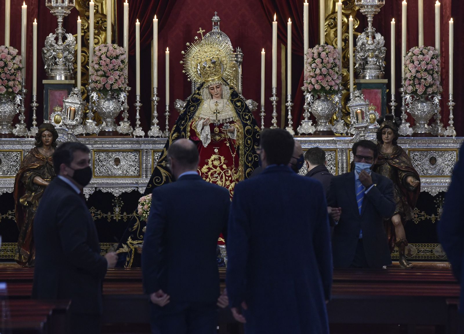 Luces y sombras en un buen puente para el comercio y la hostelería