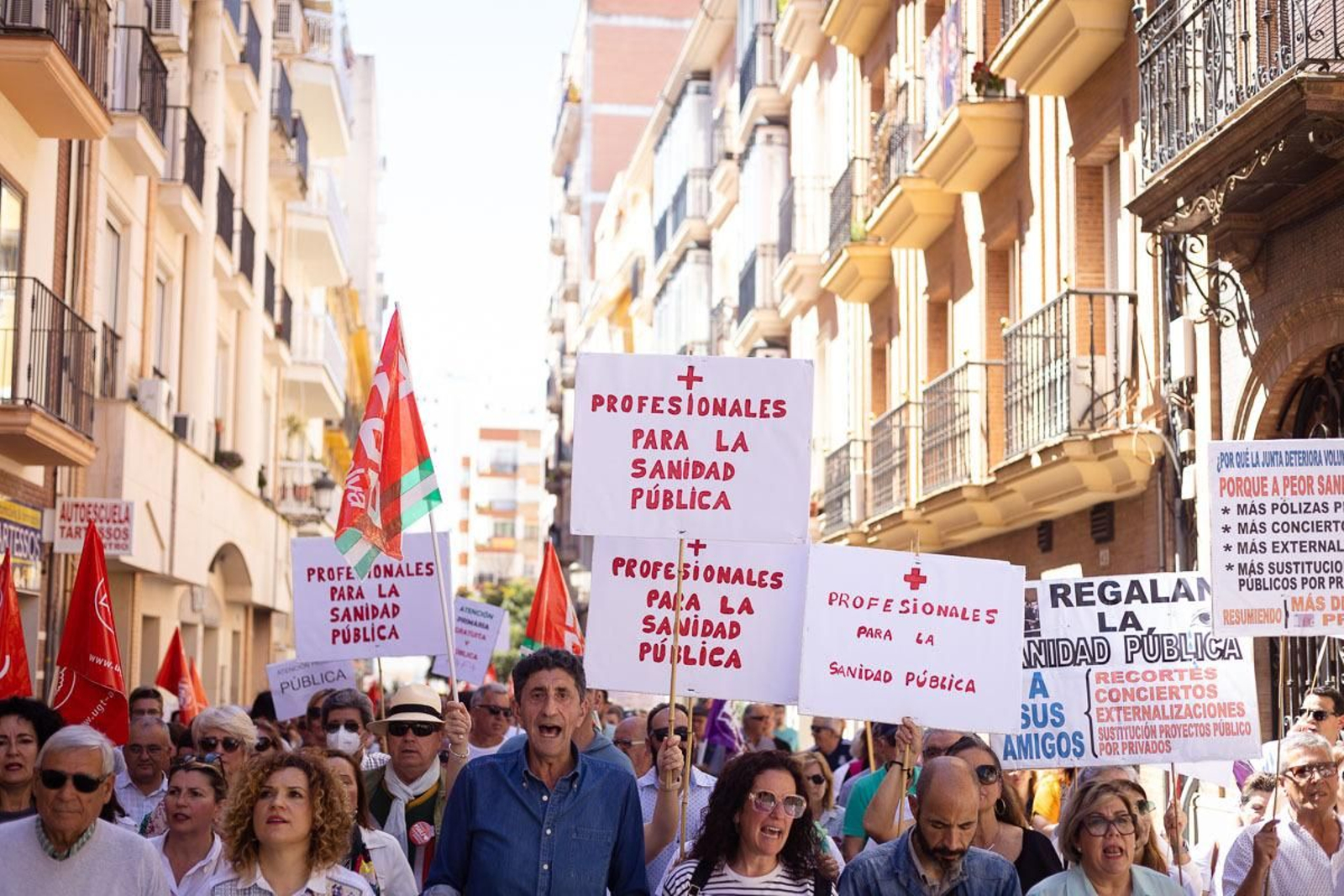 Imágenes de la manifestación por la sanidad pública en Huelva