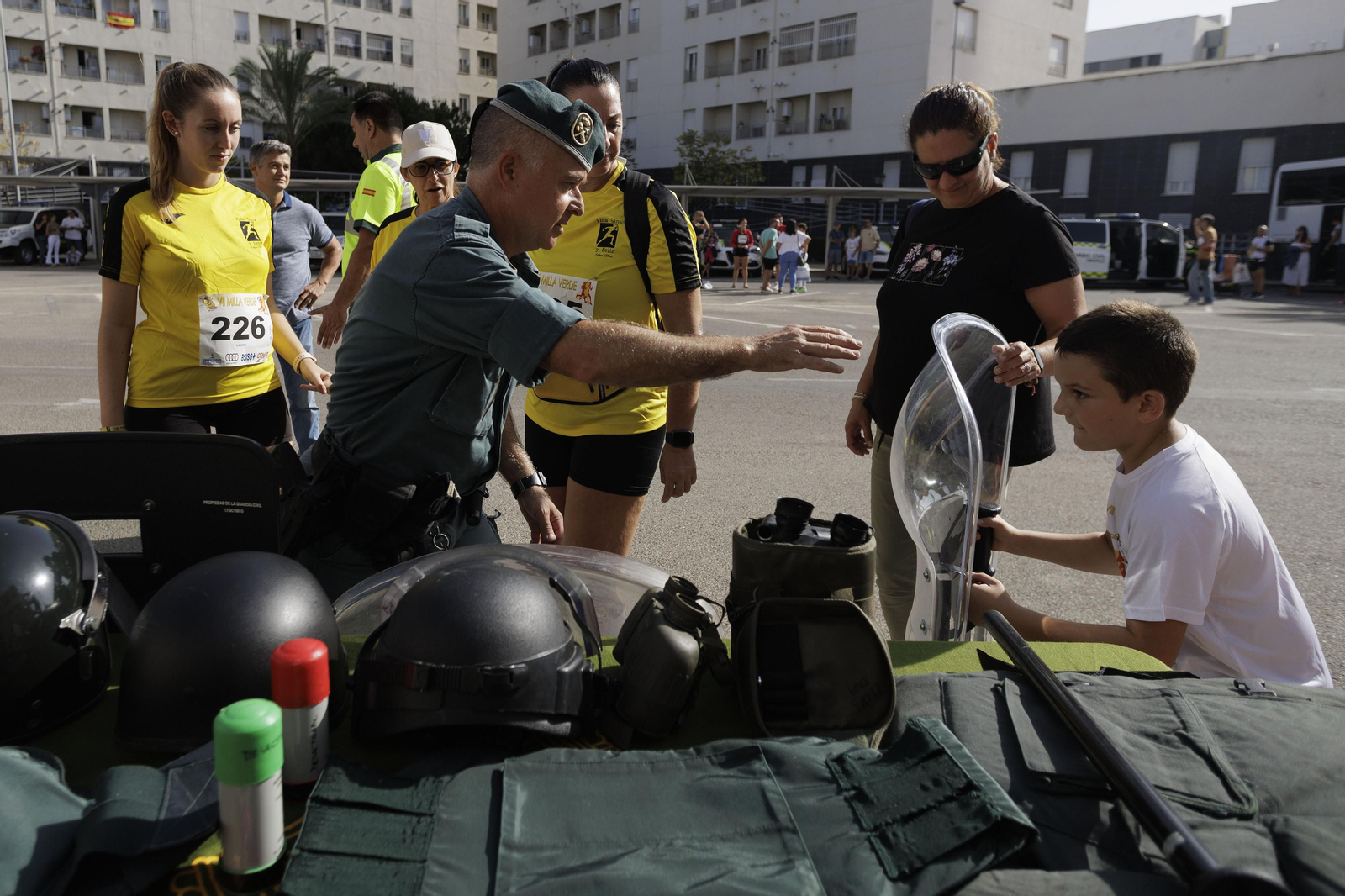 Todas las imágenes de la Jornada de Puertas Abiertas en la Guardia Civil de Cádiz