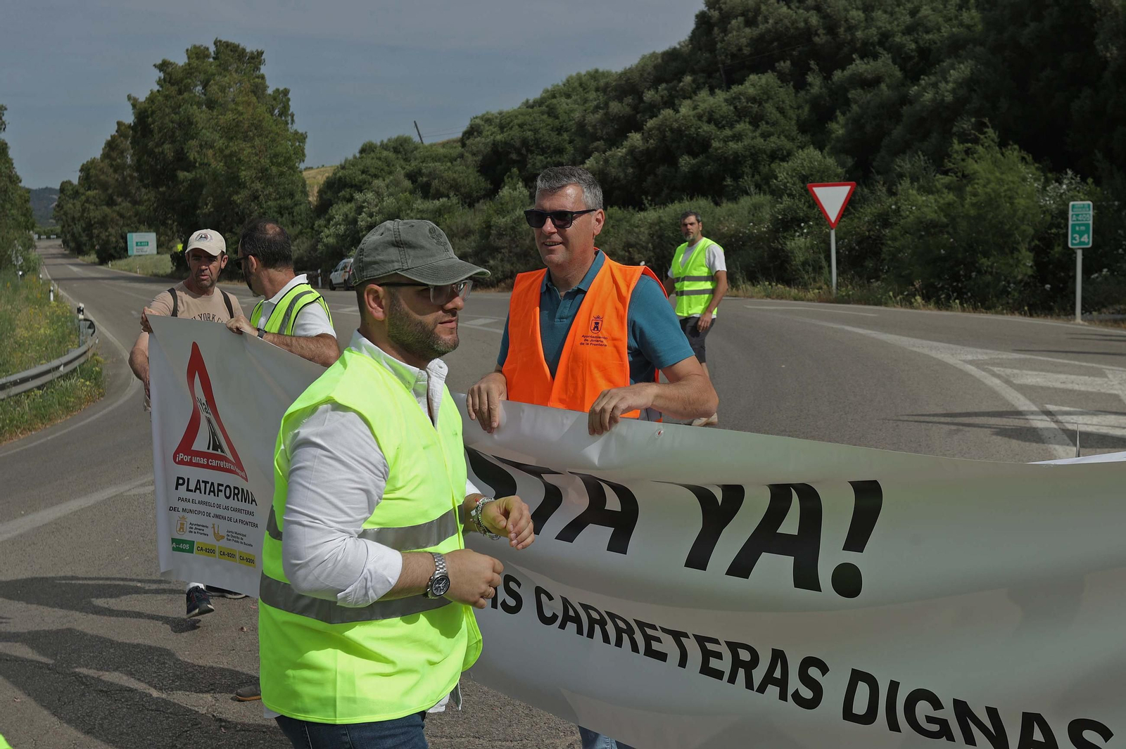 Fotos de la concentración por el mal estado de la carretera A-405 en Jimena