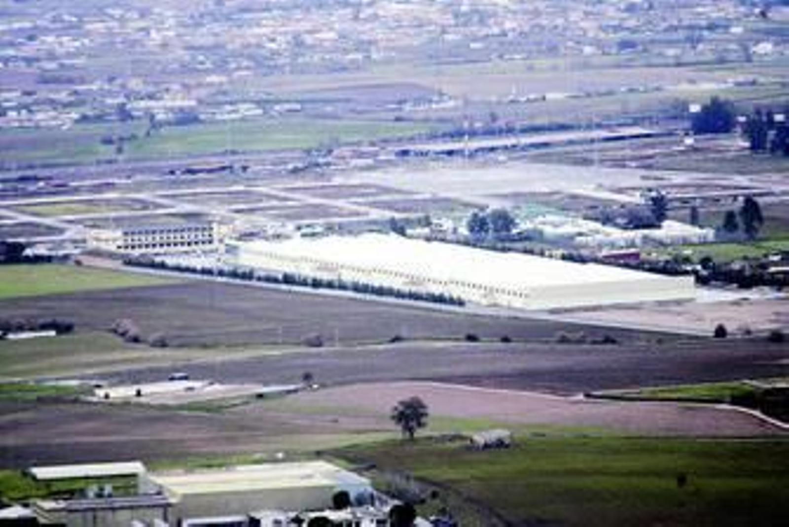 Vista de las naves de Colecor desde las Ermitas.
