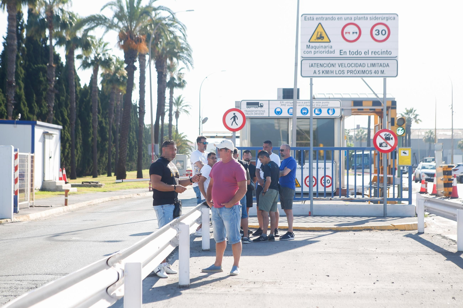 Fotos de la jornada del jueves de la huelga del metal en el Campo de Gibraltar