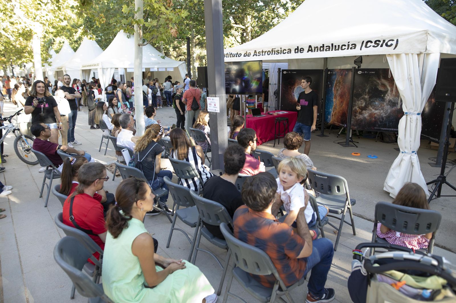Así ha sido la Noche de los investigadores en Granada