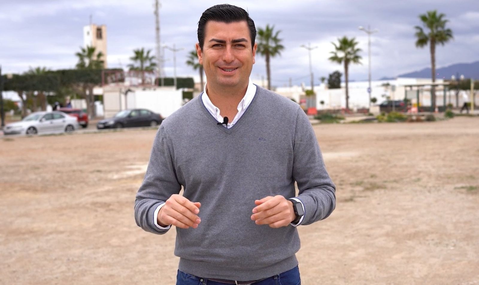 El candidato del PP, en los terrenos de San Isidro.