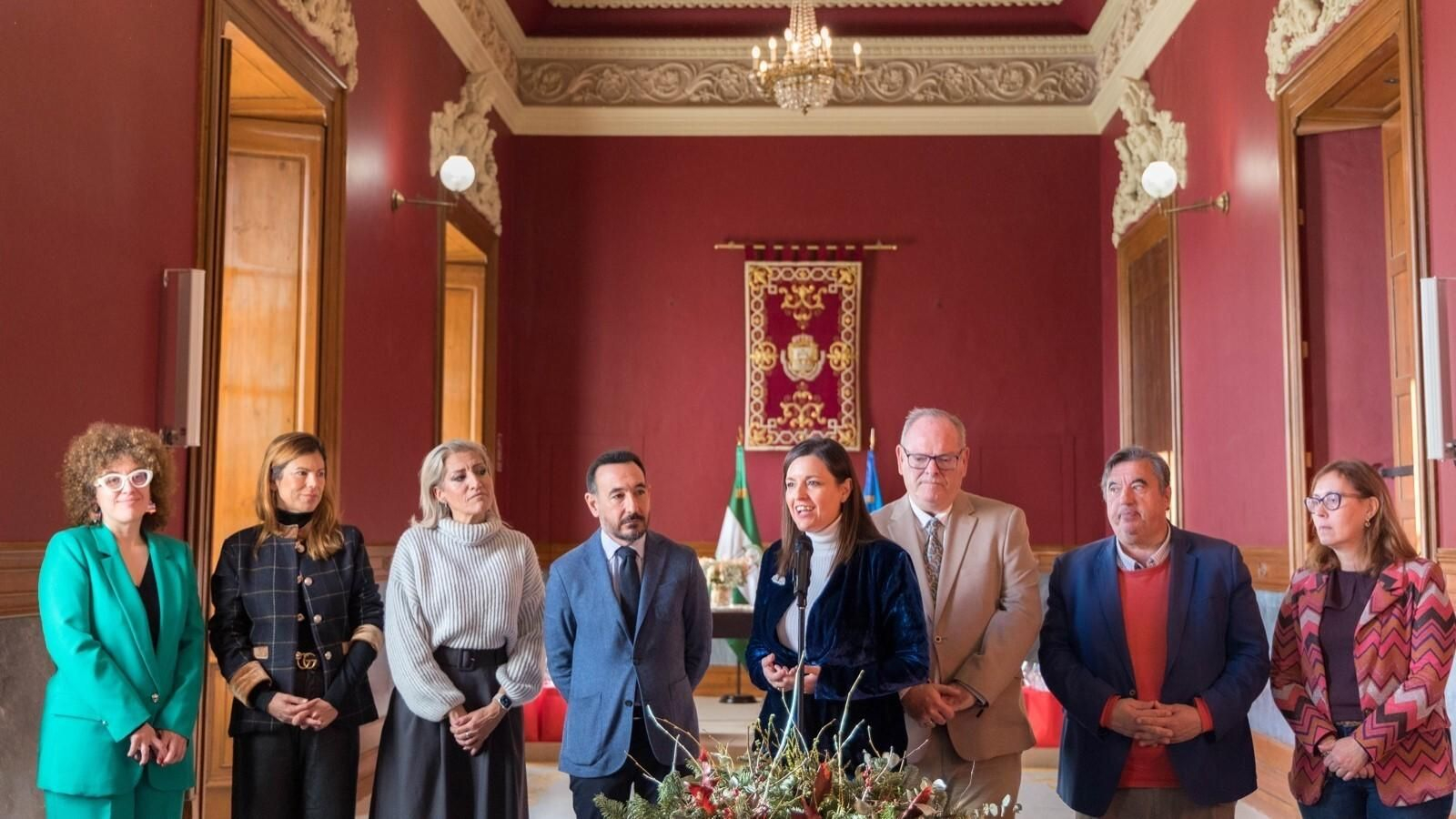 Cavada junto a varios miembros de su equipo de gobierno en el Ayuntamiento de San Fernando, hace unos días, al hacer balance de 2023. Cavada junto a varios miembros de su equipo de gobierno en el Ayuntamiento de San Fernando, hace unos días, al hacer balance de 2023.