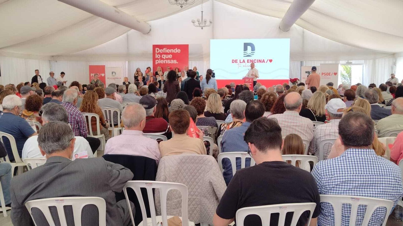 Una imagen de la carpa del hotel durante la presentación. Una imagen de la carpa del hotel durante la presentación.