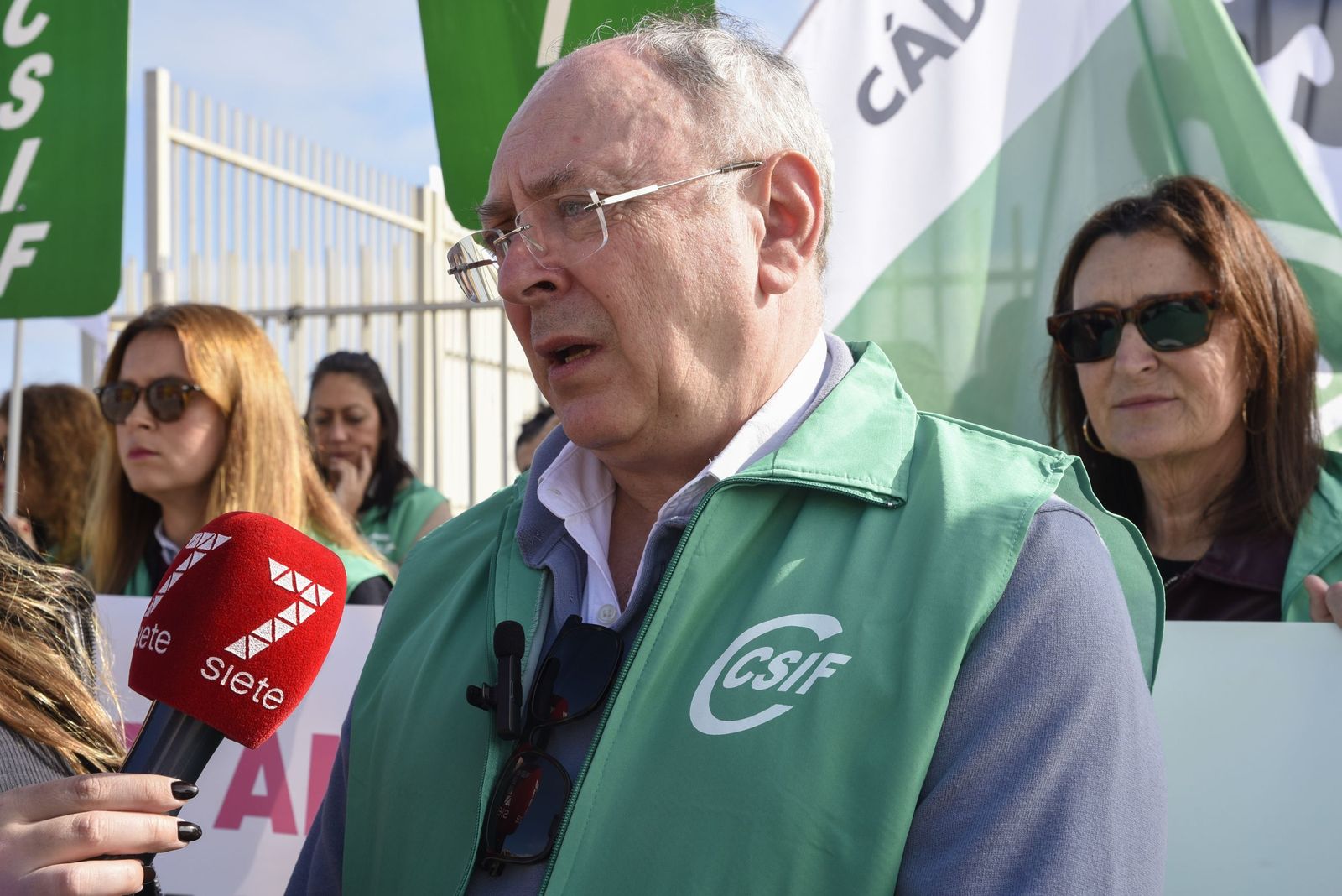 Las fotografías de la concentración de CSIF en La Línea por las mejoras laborales en la Agencia Pública de Puertos de Andalucía