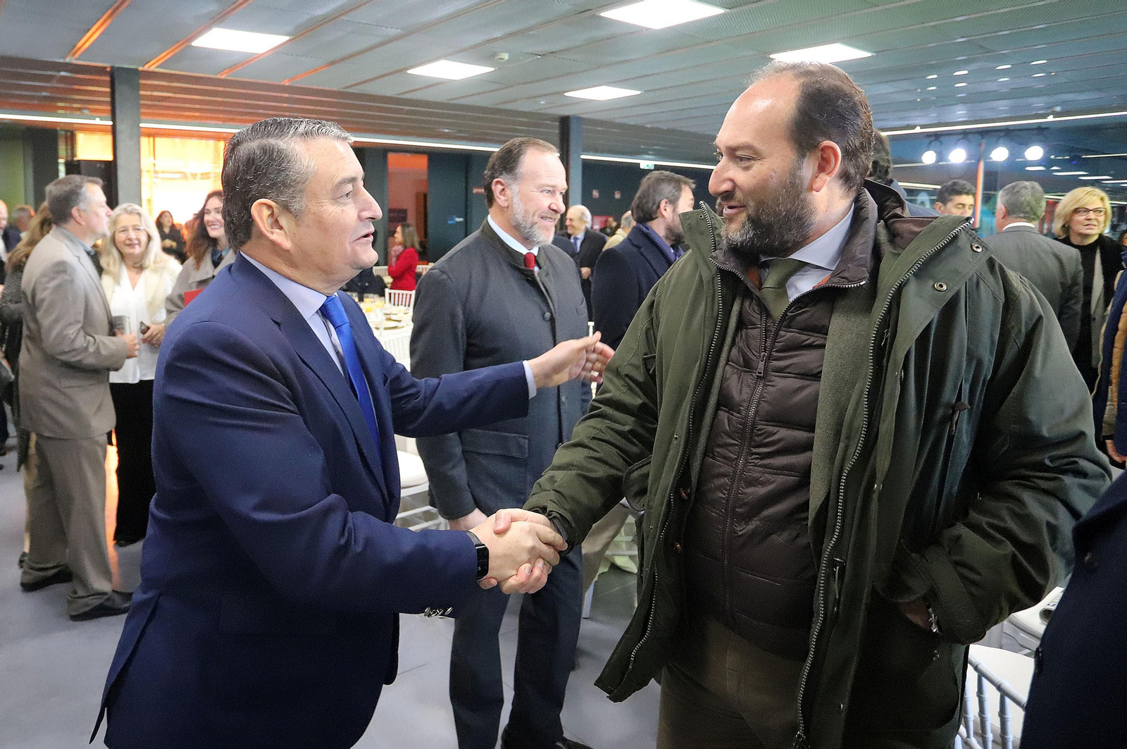 Imágenes del desayuno-coloquio con Antonio Sanz en el Foro Joly Andalucía celebrado en la Lonja de la Innovación del Puerto de Huelva