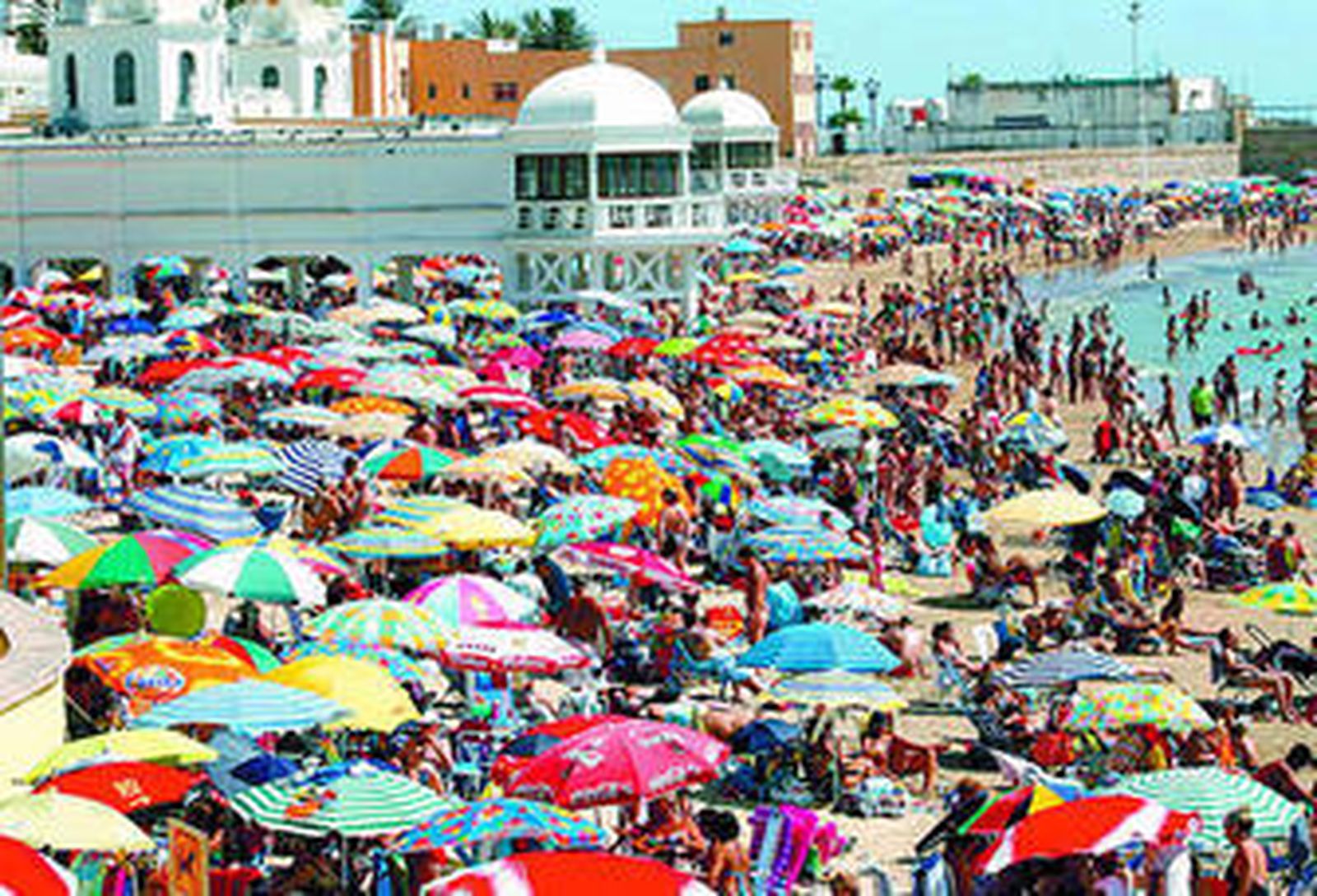 En la playa, a la sombra de crisis