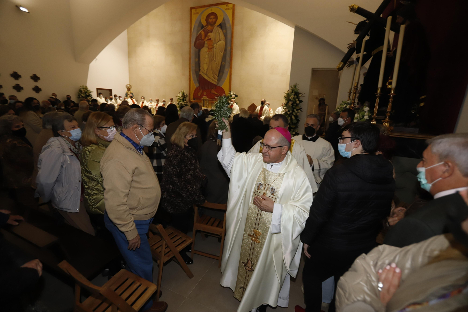 Imágenes de la consagración de la parroquia Cristo Sacerdote