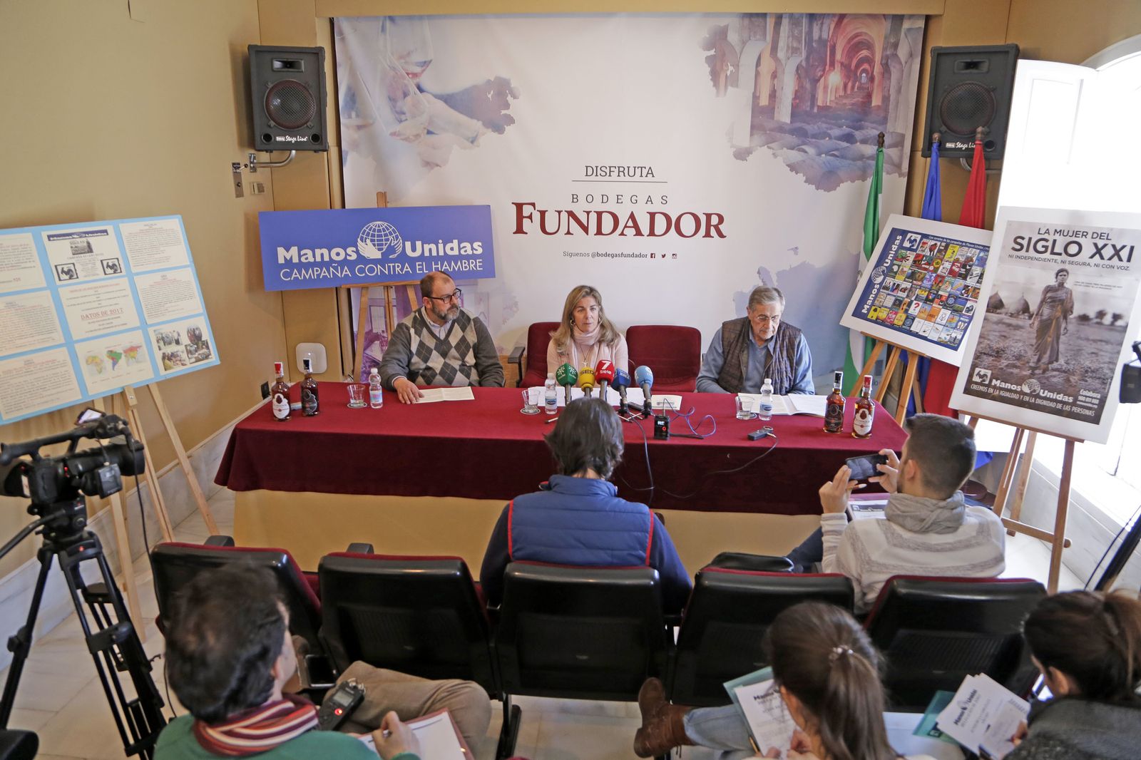 Antonio Aguilar, Mercedes Gómez y Sebastián Castrillón, en la presentación de la campaña.