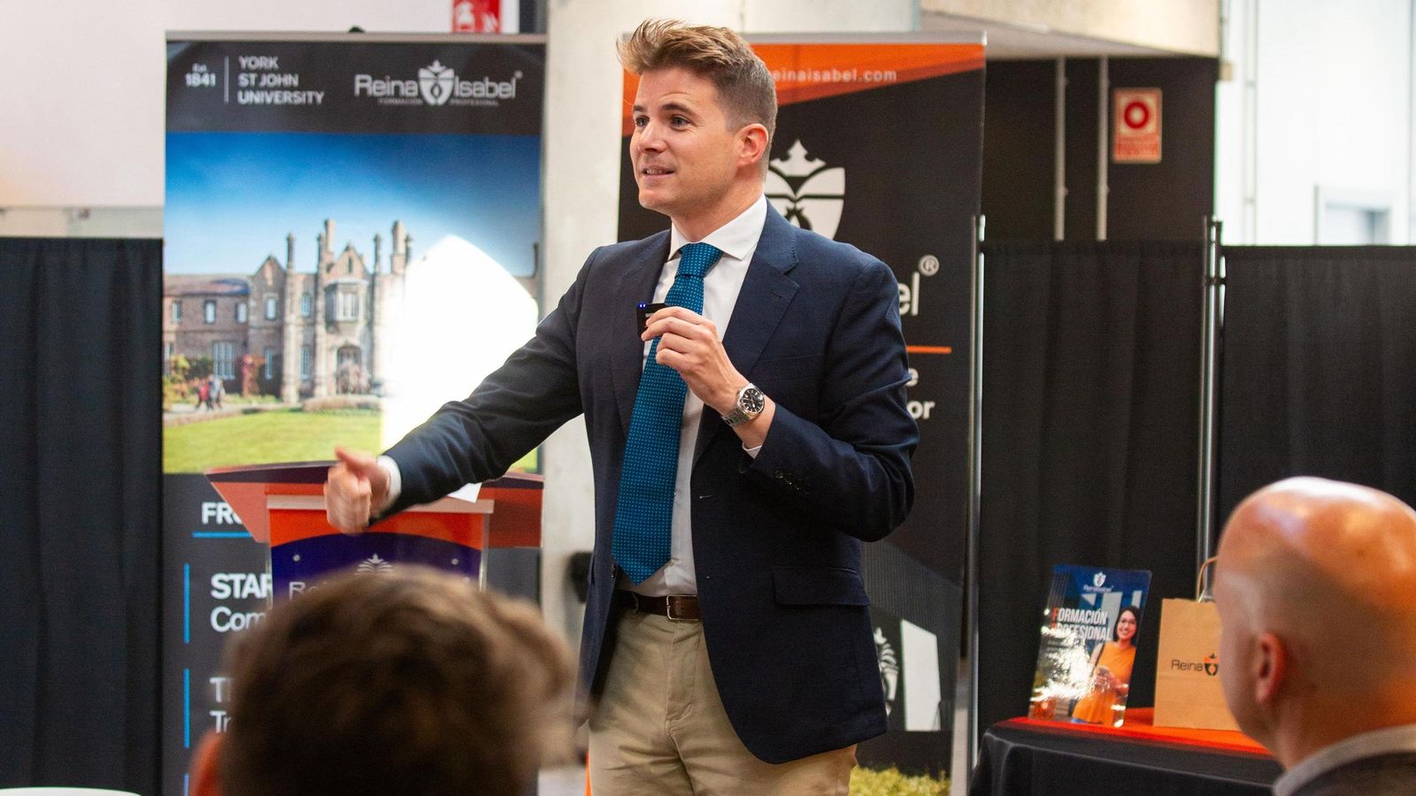 Carlos Álvarez Navas- Parejo ofrecio la ponencia inaugural.