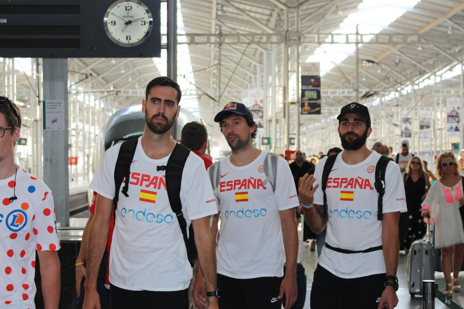 Las imágenes de la llegada de la selección española de baloncesto a Málaga