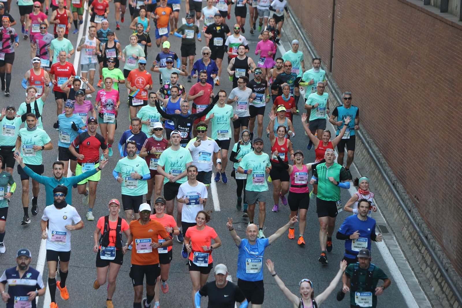 Búscate en la Zurich maratón de Sevilla