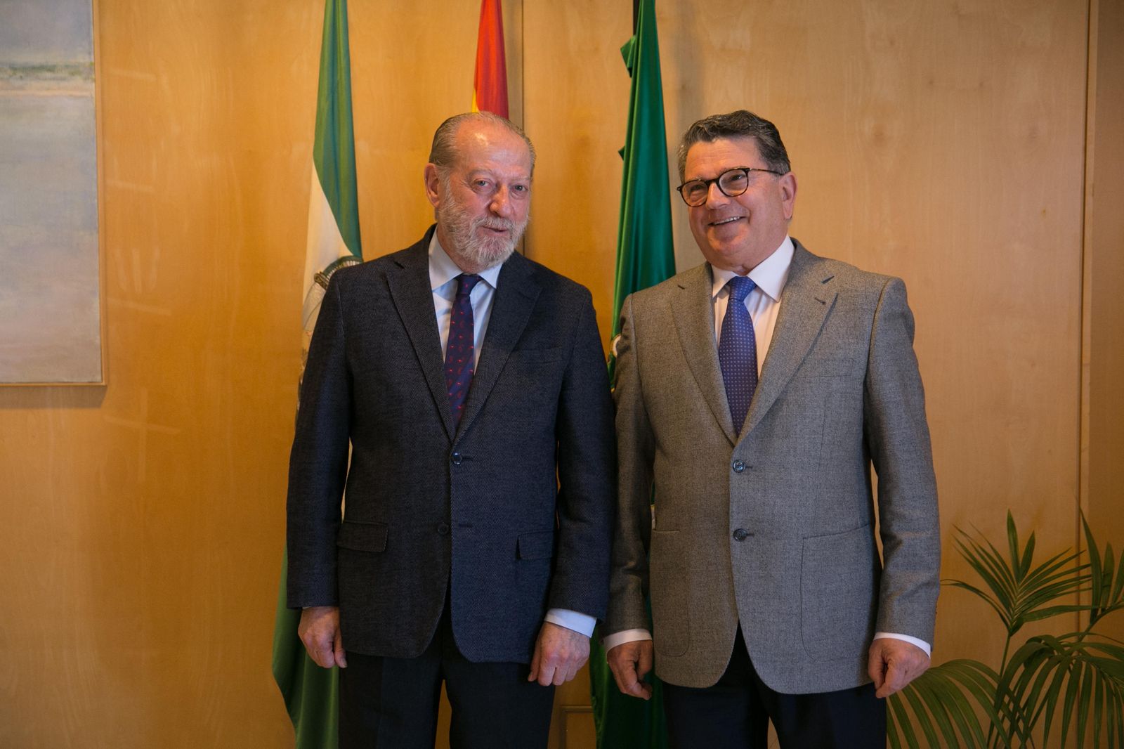 El presidente de la Diputación de Sevilla y el presidente del clúster de Economía Digital, ETICOM.