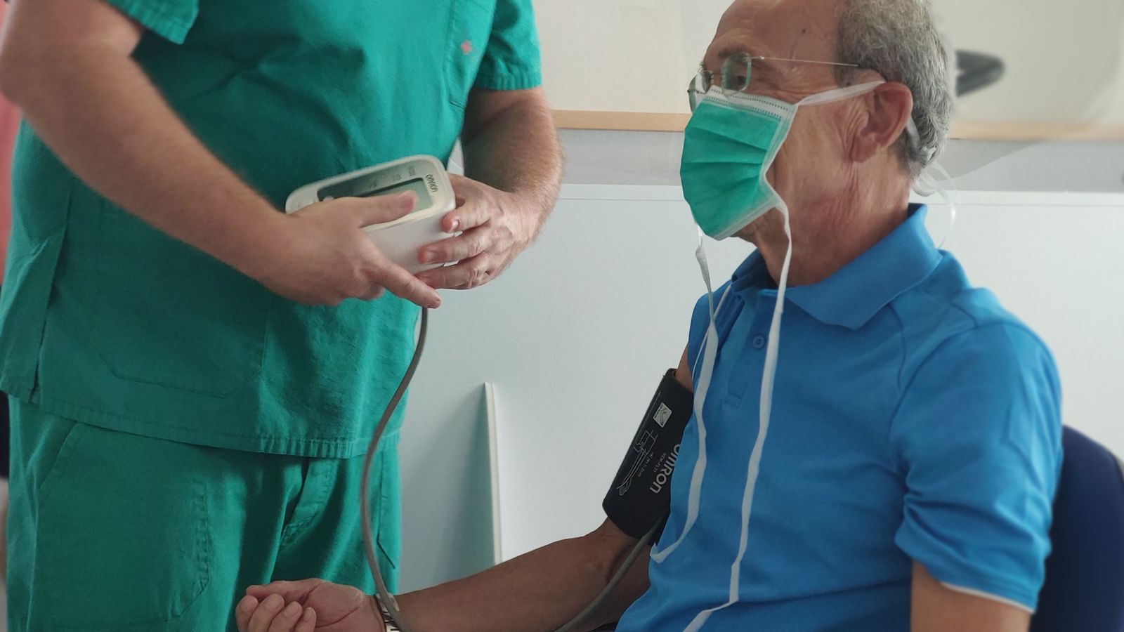 Antonio en la consulta.