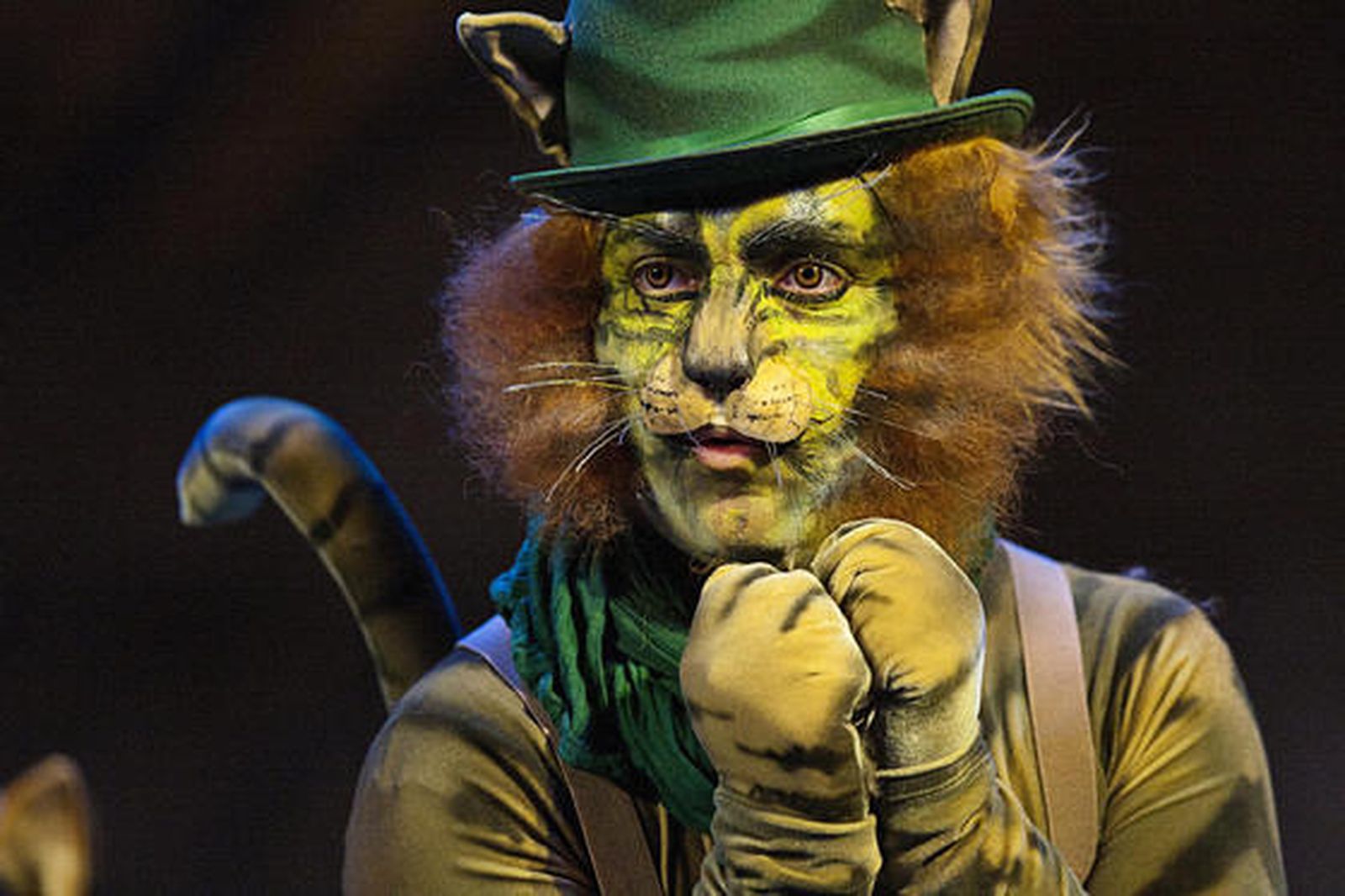 Uno de los 'gatos callejeros', durante su actuación.  Foto: Julio Gonzalez