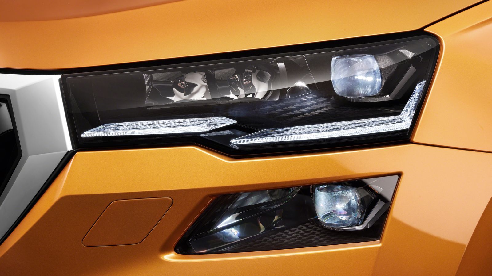 Los nuevos faros principales, que pueden ser matriciales, parecen ahora estar conformados por dos elementos.