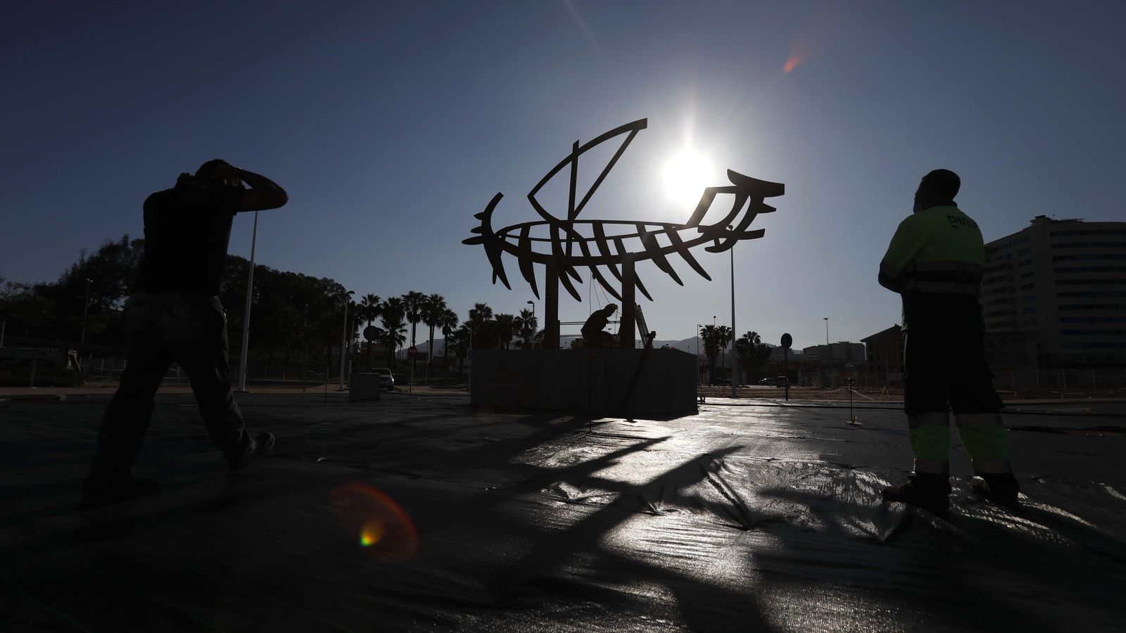 Escultura encargada en 2020 por la Autoridad Portuaria Bahía de Algeciras (APBA) al artista Rafael Gómez de Avellaneda Sabio, instalada en la dársena del Saladillo. Escultura encargada en 2020 por la Autoridad Portuaria Bahía de Algeciras (APBA) al artista Rafael Gómez de Avellaneda Sabio, instalada en la dársena del Saladillo.