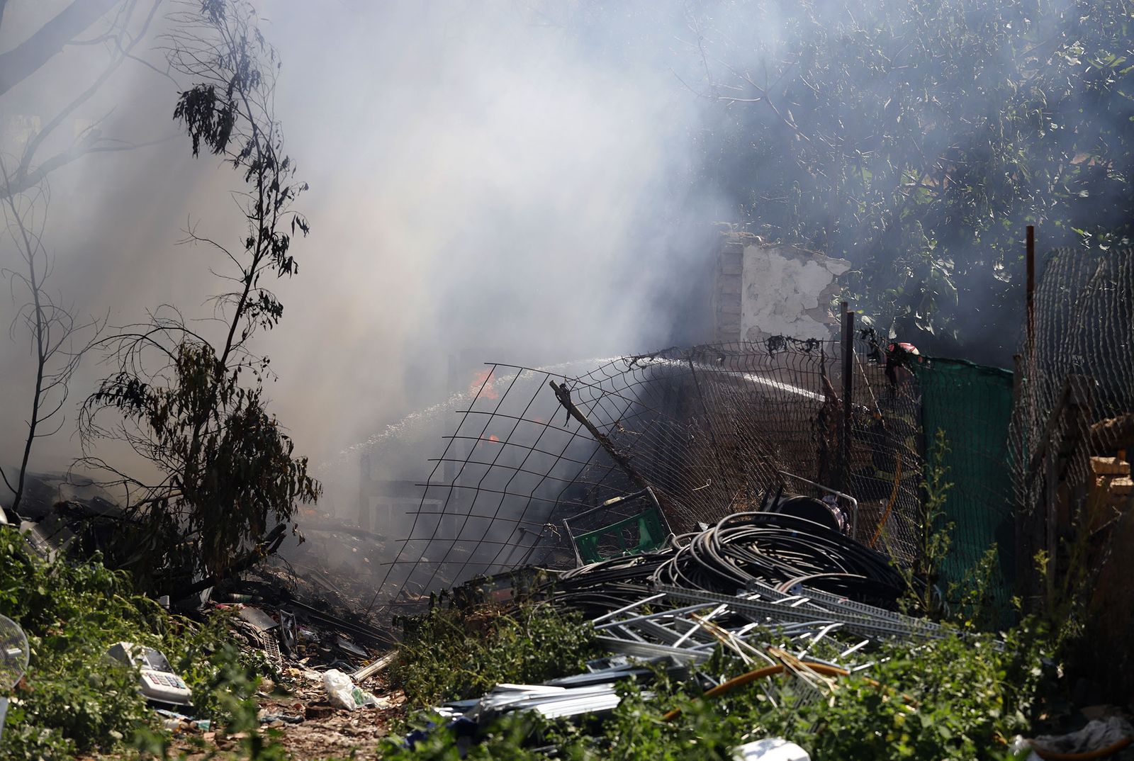 Incendio en las casas abandonadas de la calle Valverde del Camino en Huelva