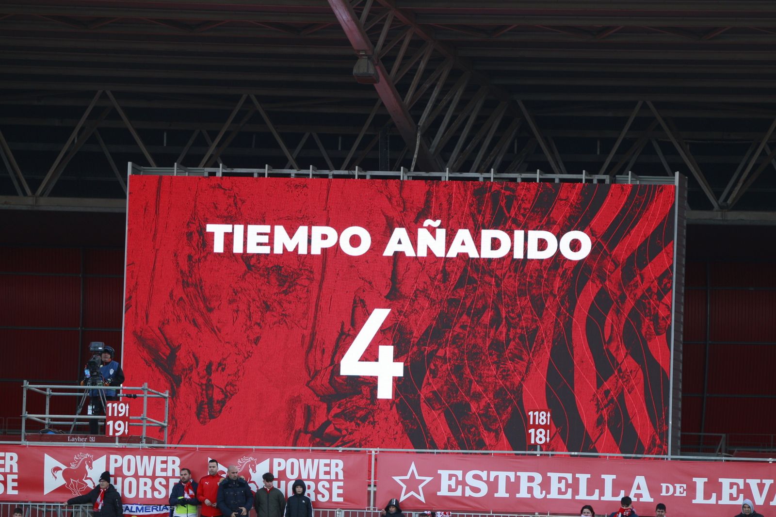 Imágenes del partido de fútbol U.D. Almería-Real Betis Balompié