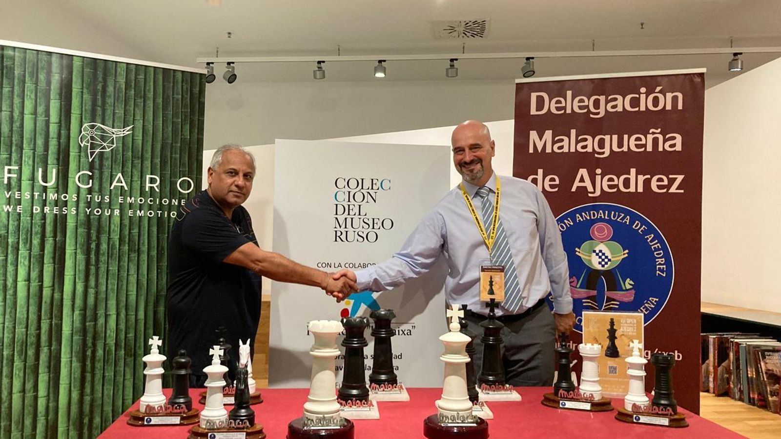 Con el árbitro de la Federación Española de Ajedrez, Germán Maldonado.