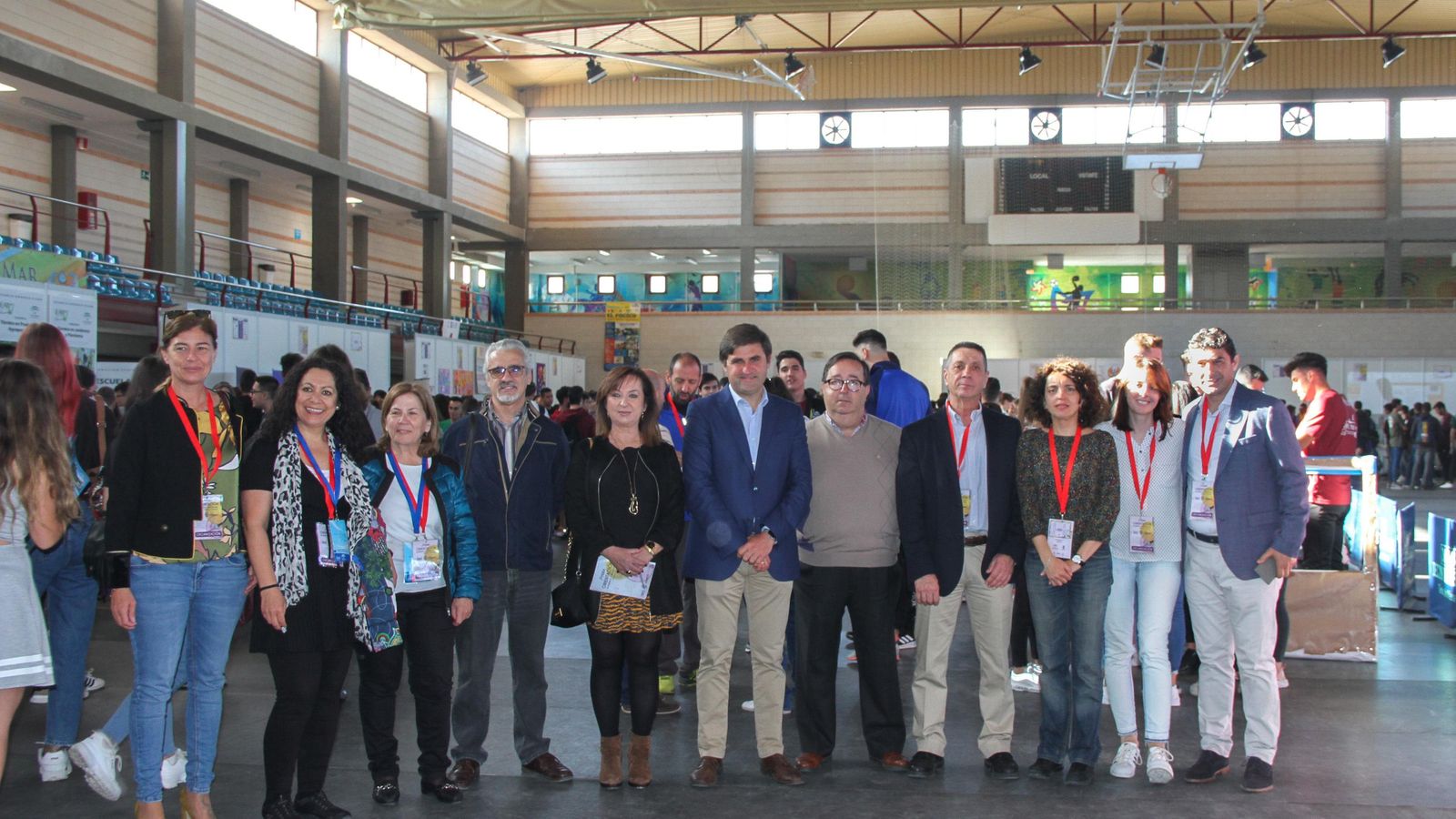 Autoridades y organizadores de la feria, durante la inauguración.