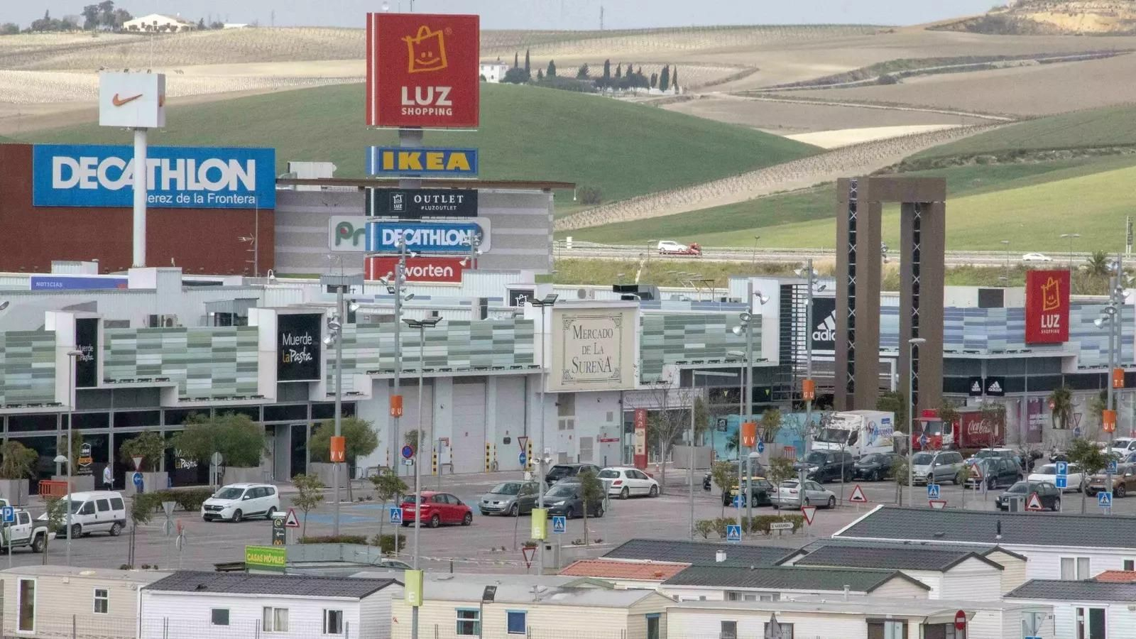Vista de Luz Shopping con algunas de las empresas instaladas en este área comercial.