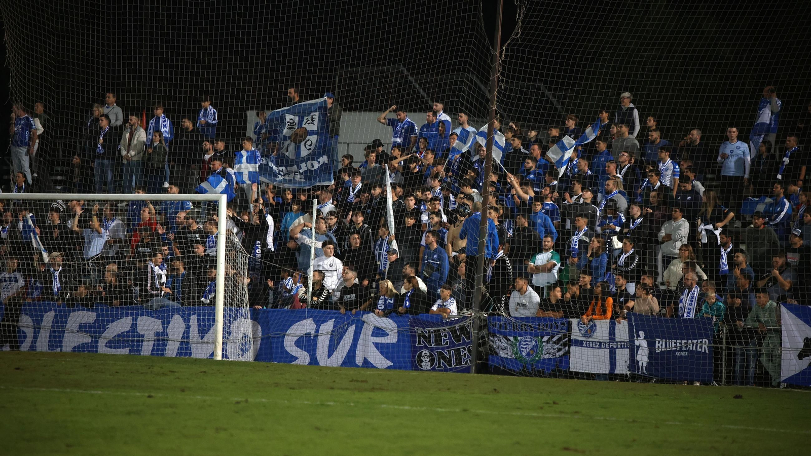 Imágenes del Xerez DFC contra la Deportiva Minerva en el Pedro Garrido de Jerez