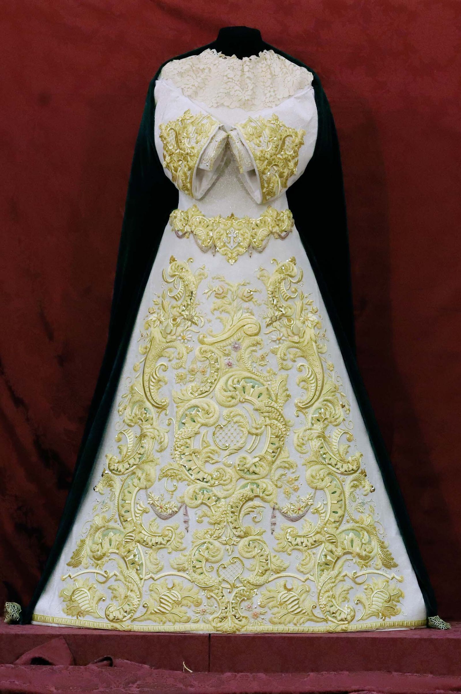 Nueva saya realizada por el Taller de Charo Bernardino.