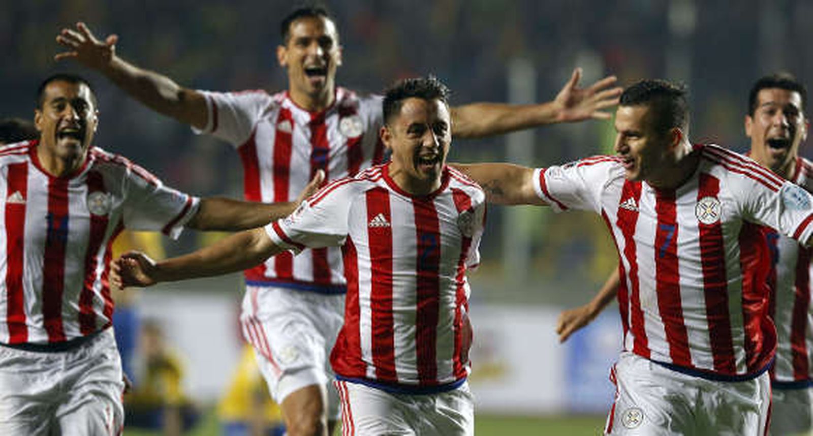 Paraguay da la sorpresa ante Brasil y se cita en semifinales con Argentina