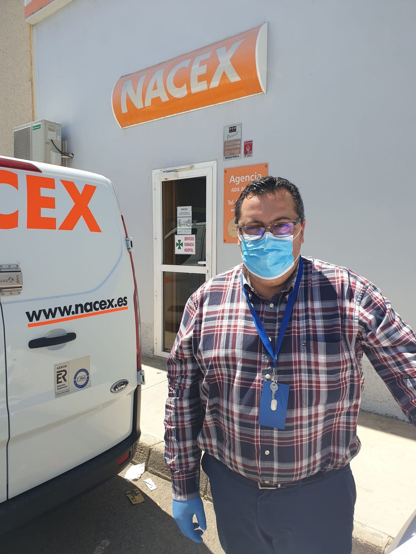 Manuel lleva doce años trabajando en el transporte y en la mensajería