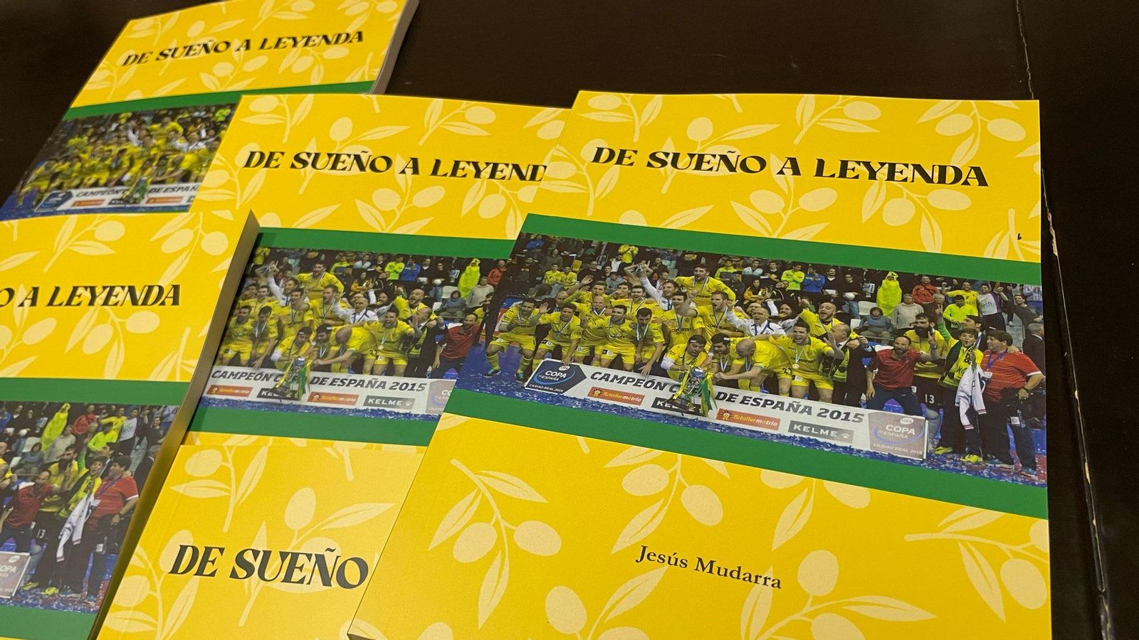 Ejemplares del libro 'De sueño a leyenda'.