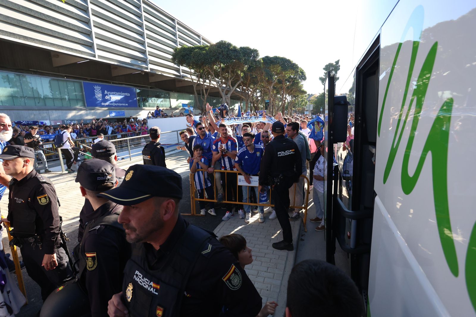 Así ha sido el recibimiento al Xerez CD en los aledaños de Chapín para el derbi