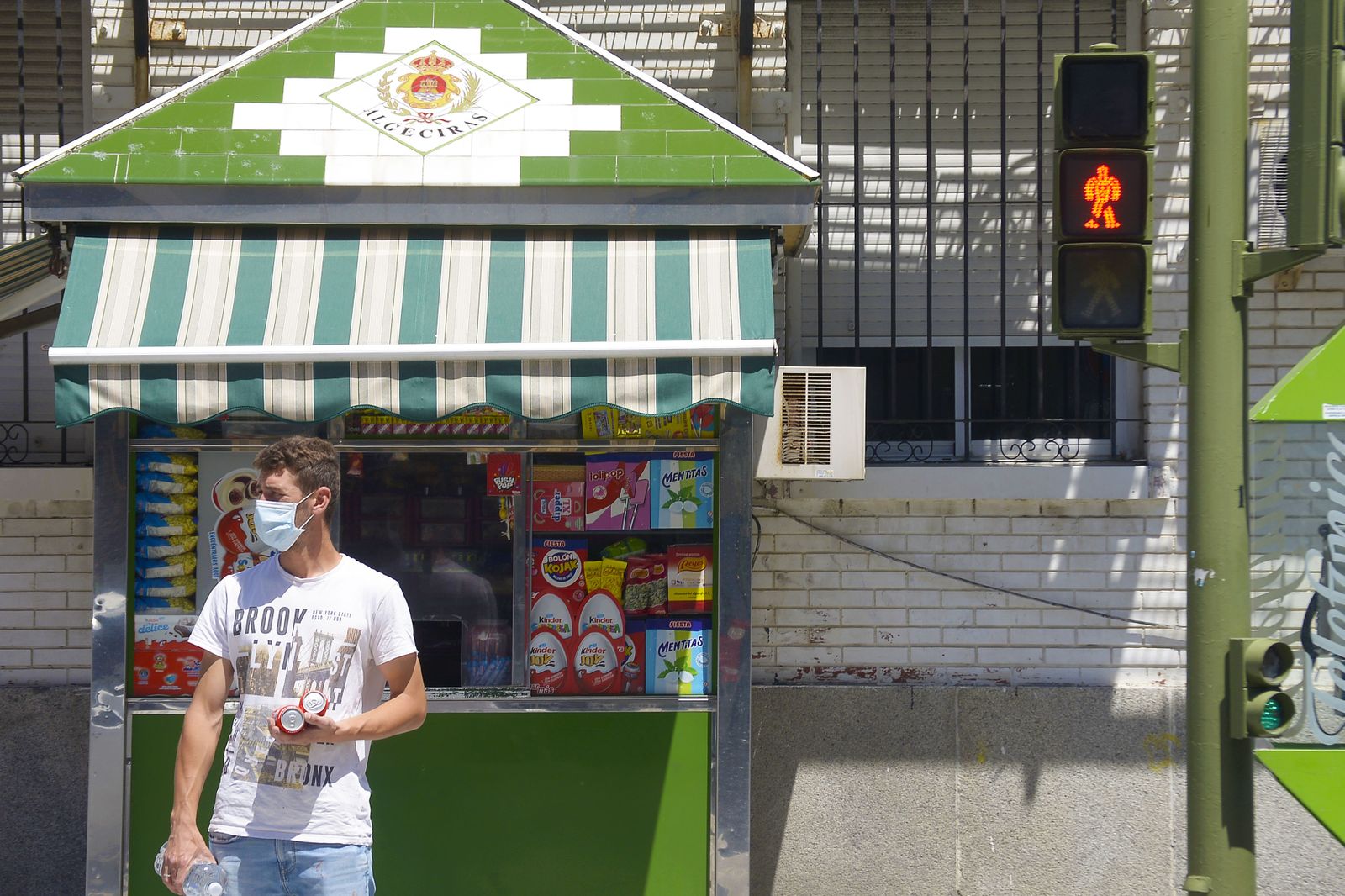 Fotos de gente con mascarillas en Algeciras