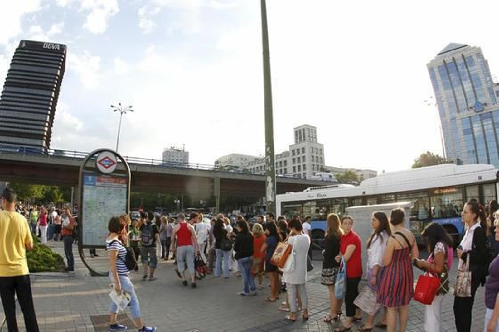 El paro de los empleados del Metro, que no cuenta con servicios mínimos, provoca desde el lunes el caos circulatorio en la capital. 

Foto: Agencias