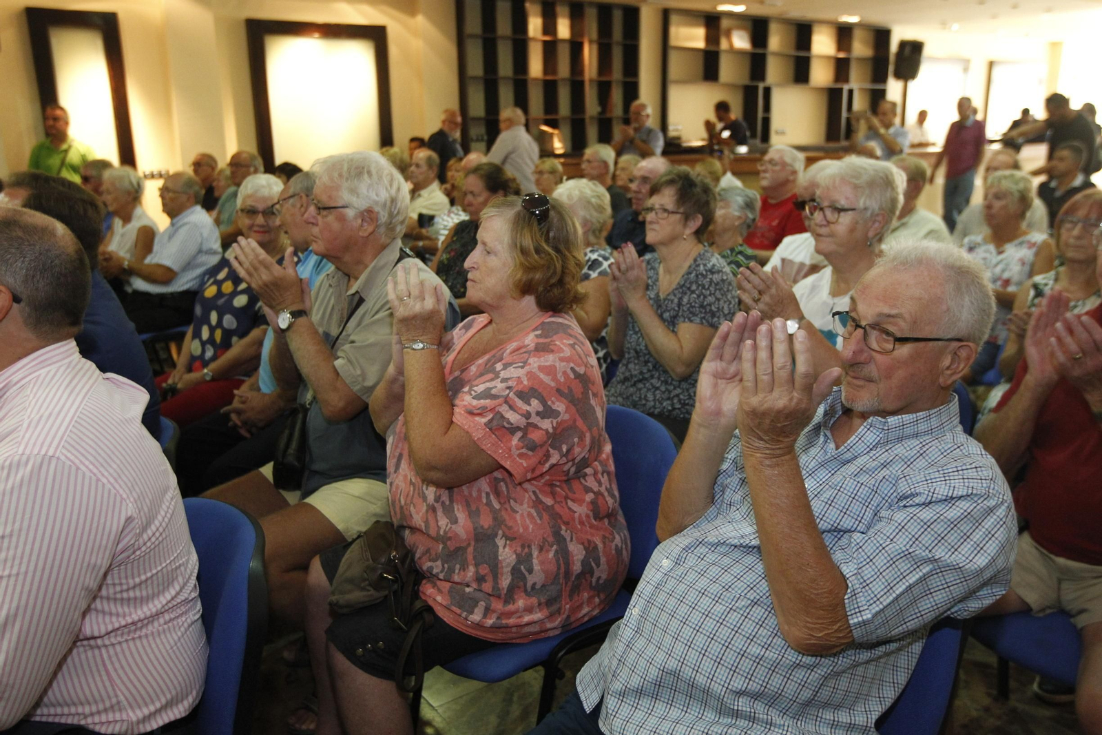 Fotogalería reunión Presidente Junta Andalucía, Juanma Moreno, con dueños viviendas irregulares del Almanzora