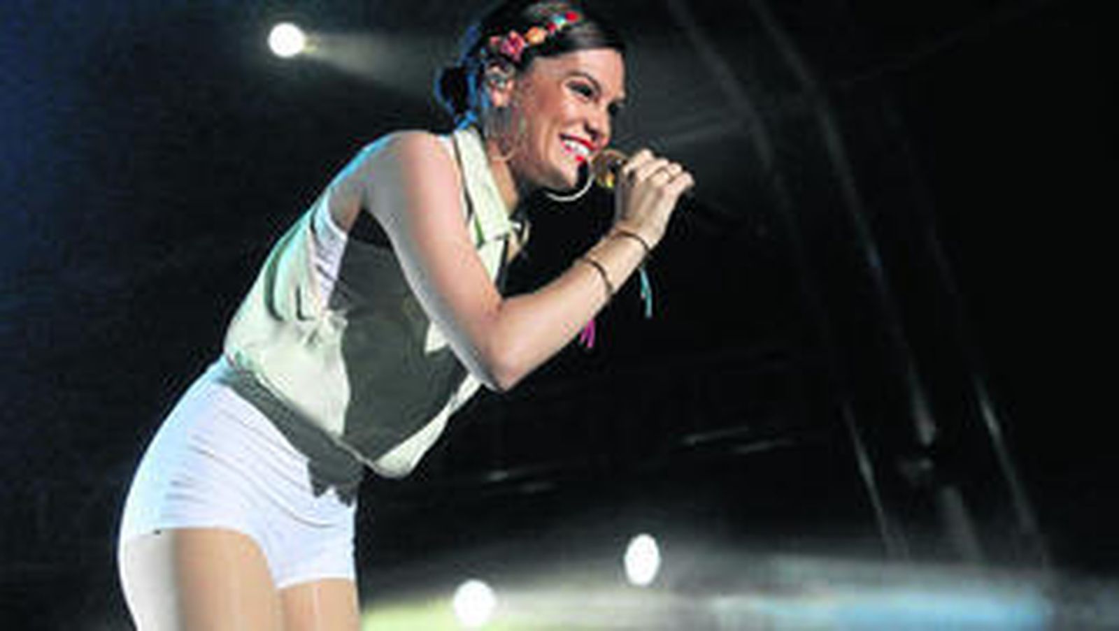 La cantante británica Jessie J, en un momento de la actuación ayer en Gibraltar.