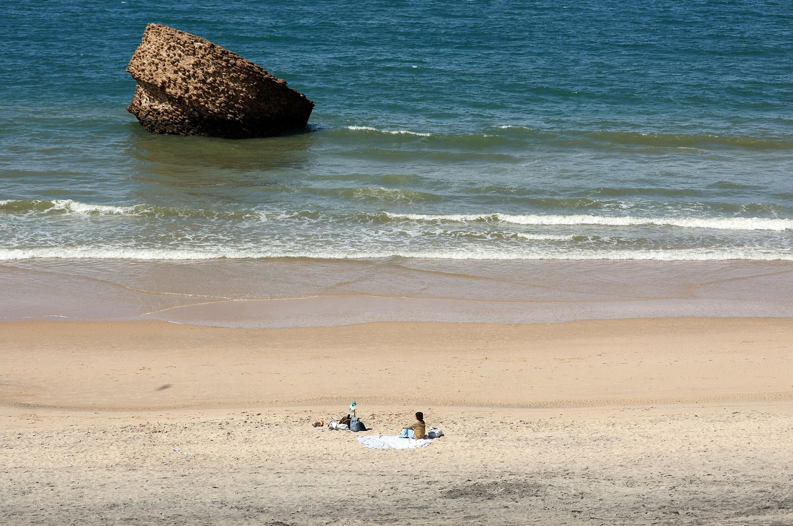 Imágenes del ambiente en las playas de Matalascañas y Mazagón durante la mañana del domingo