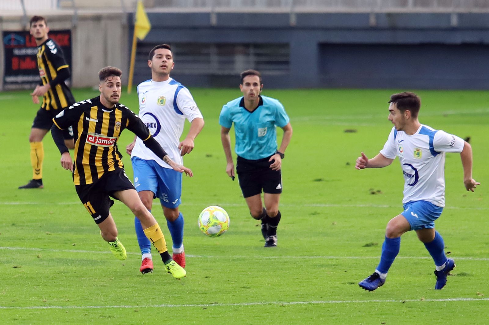 El conjunto aurinegro afronta lleno de confianza un complicado encuentro en Coria.