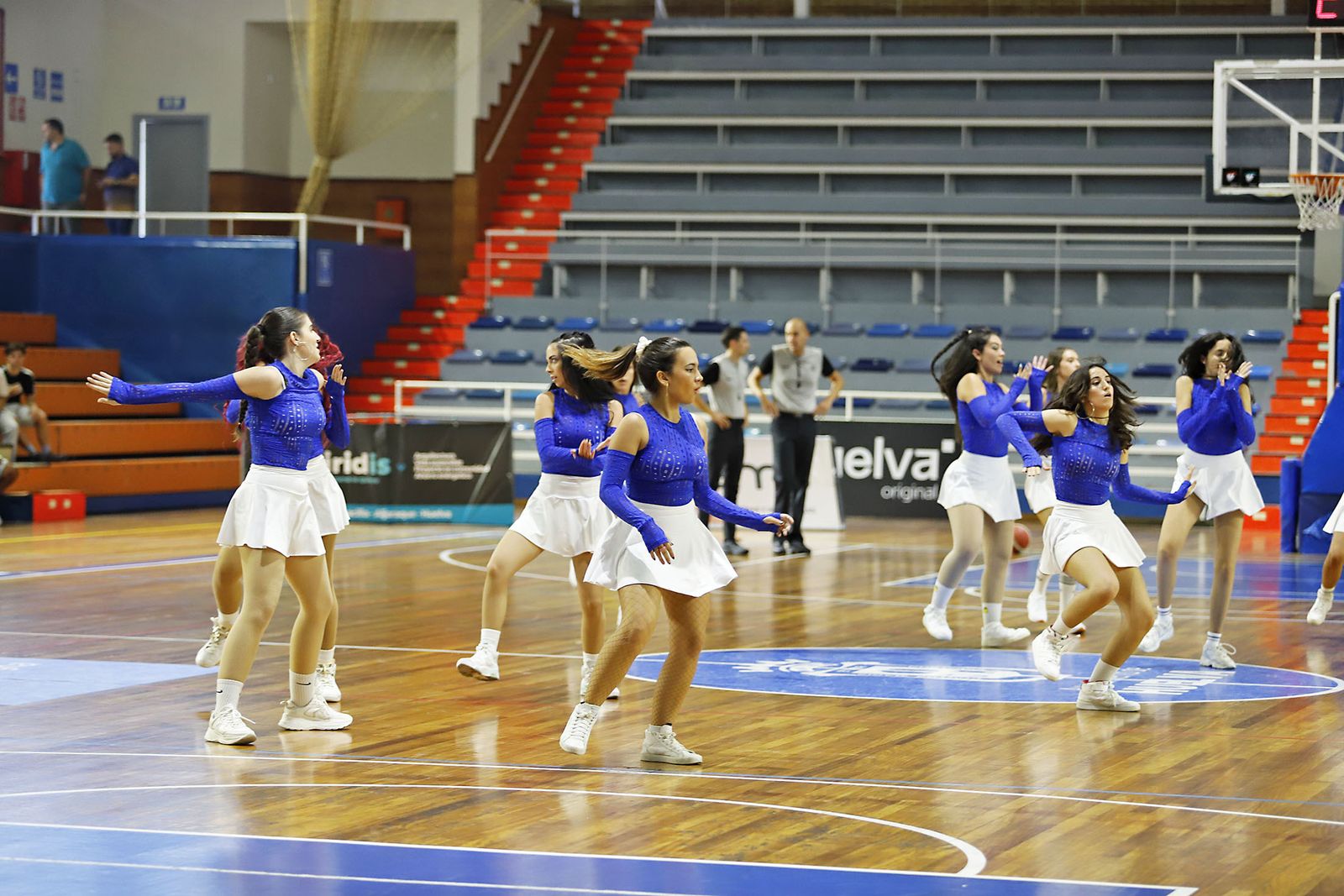 Imágenes del partido de baloncesto entre el Huelva Comercio Viridis y el Juventud Alcalá