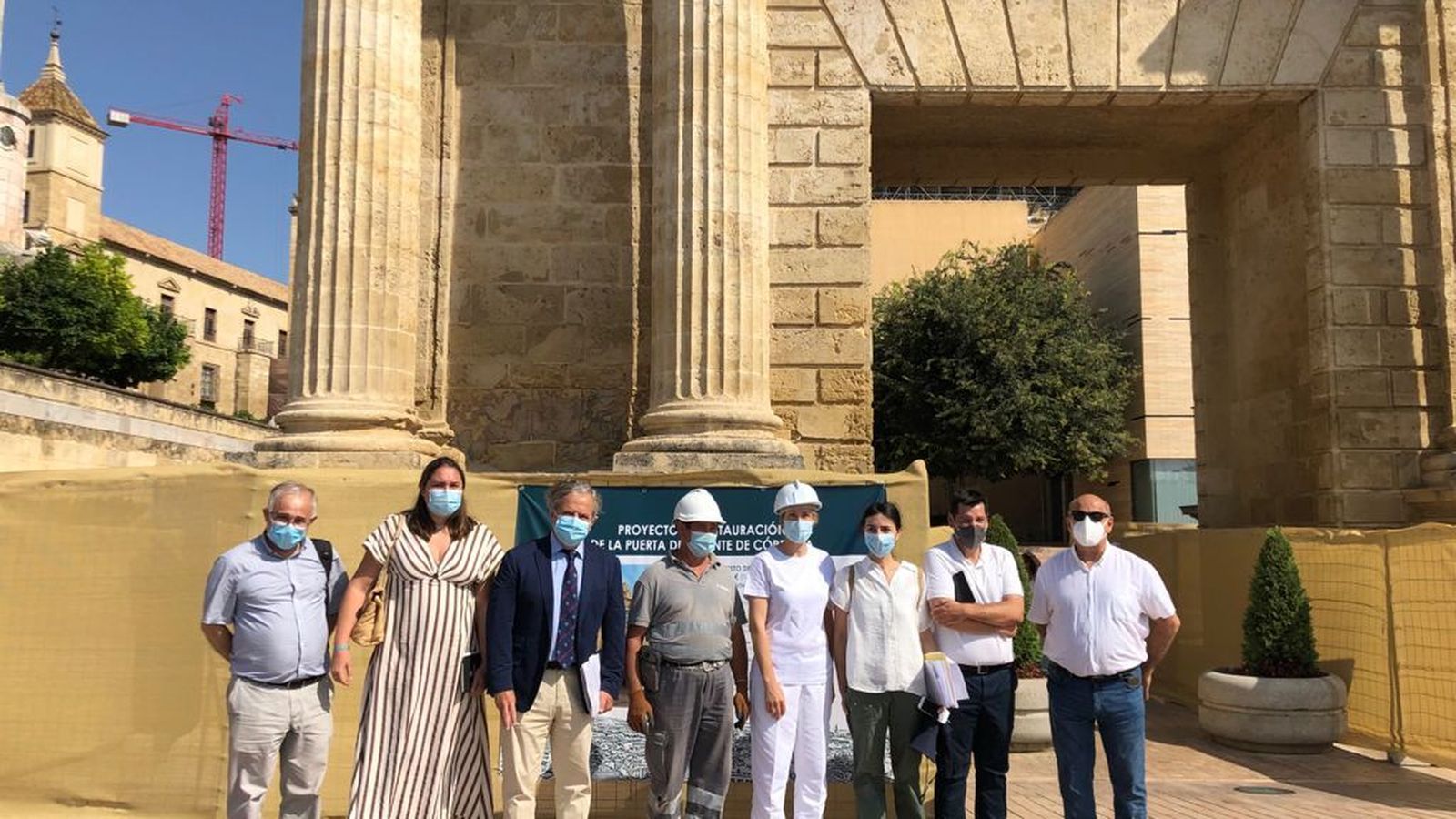 Representantes institucionales y cuerpo técnico de la obra.