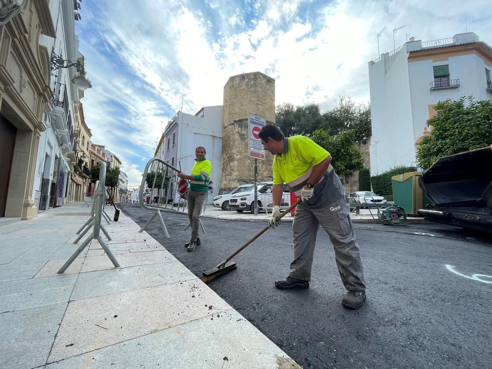La calle Alfaros tras su primera fase de obras, en imágenes