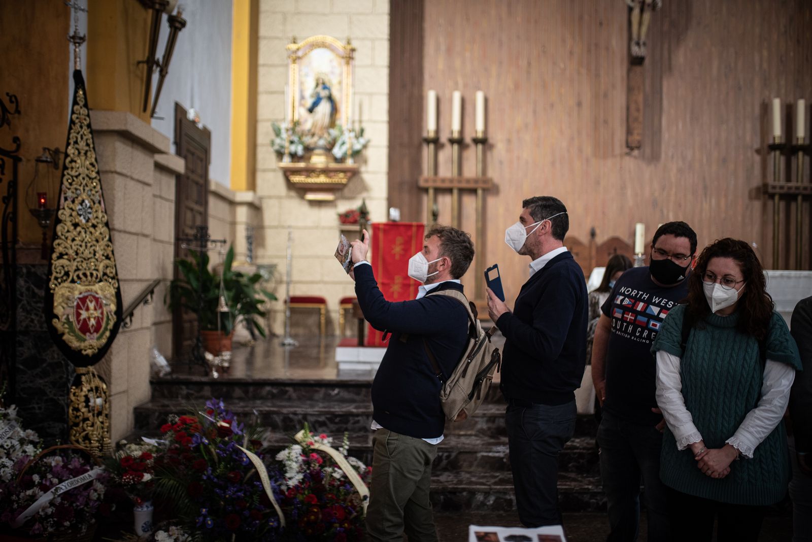 Imágenes del ambiente cofrade en la Iglesia del Sagrado Corazón de Jesús