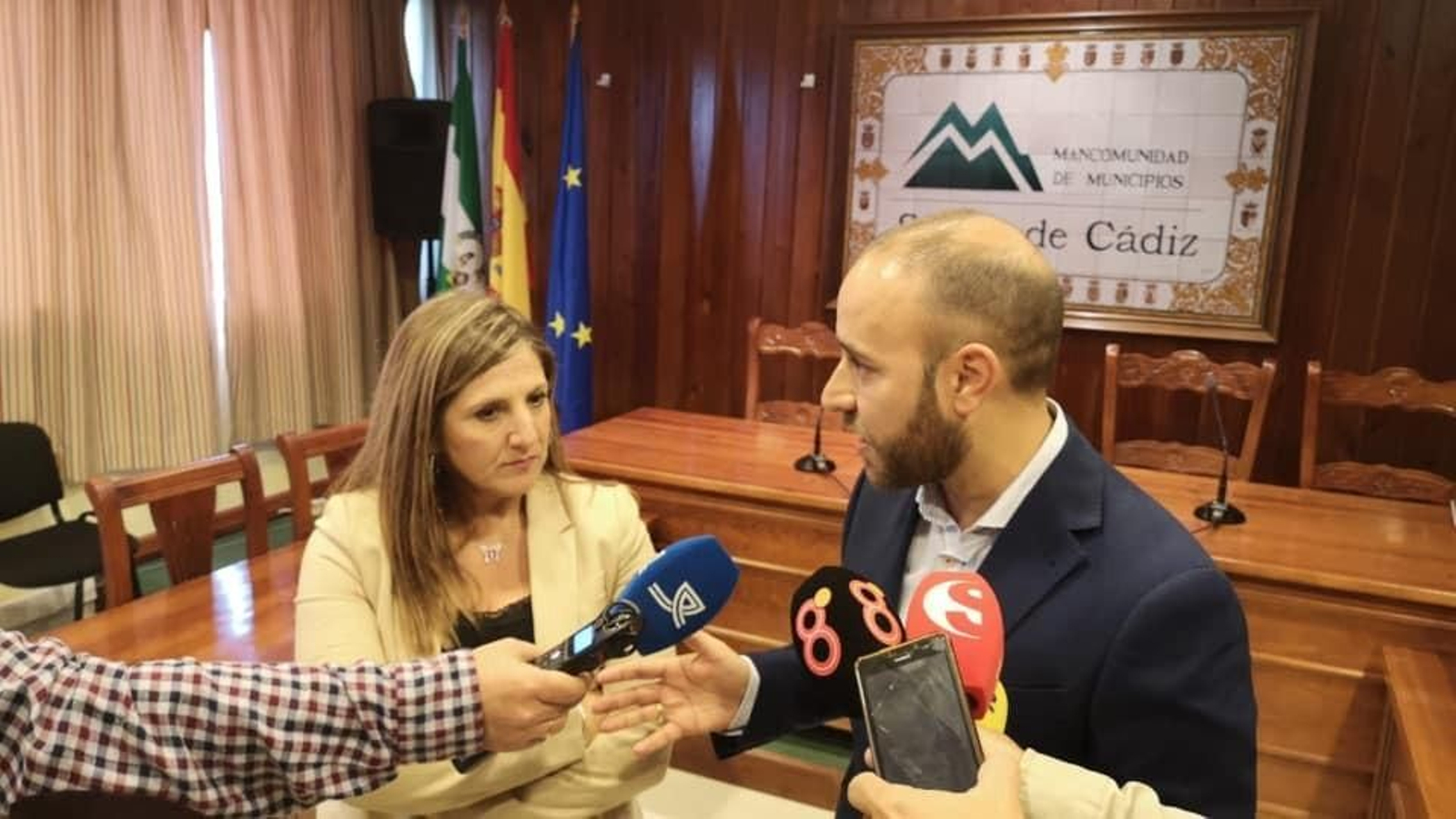 La presidenta de Diputación, Irene García, con el presidente de la Mancomunidad, Carlos Javier García, en una imagen de archivo.