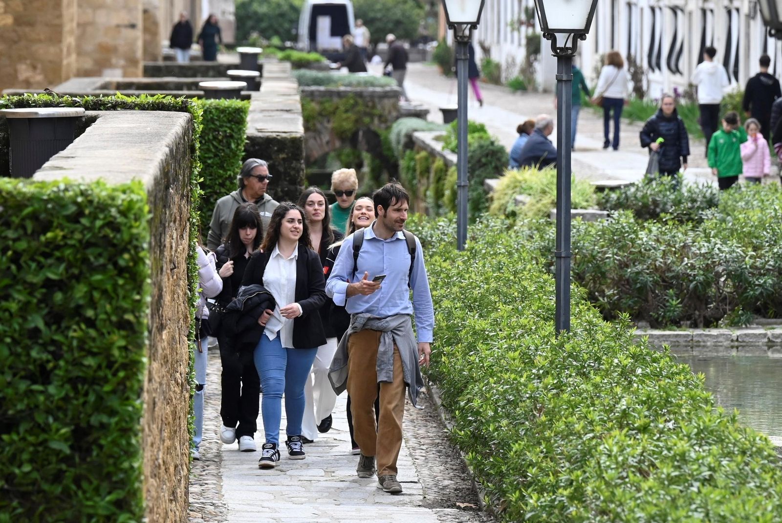Los cordobeses aprovechan la tregua entre tormentas para salir a la calle, en imágenes