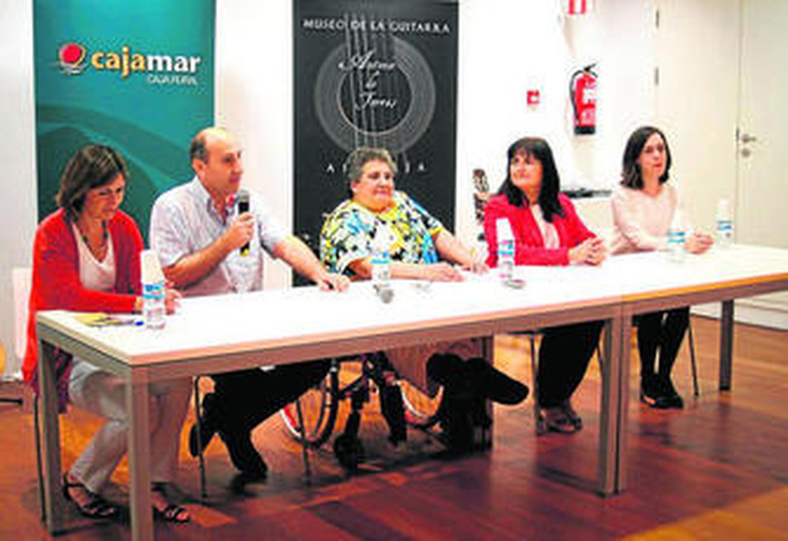 Isabel Arévalo entre María del Mar Oyonarte, Joaquín Ayala, Maty Rodríguez y María del Mar Poyatos.